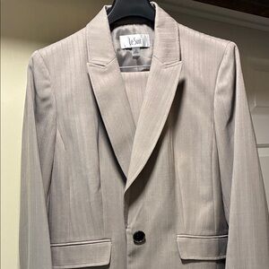 Le Suit women’s  Light taupe  Suit